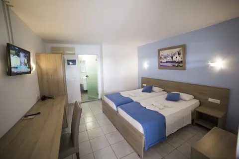 Lardos Bay, Room