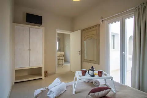 Golden Sun Boutique, Room