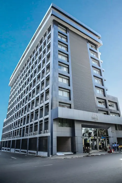Ivotel Abidjan, Front of property