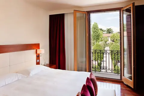 Al Tezzon Hotel, Room