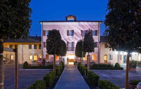 Al Tezzon Hotel, Exterior