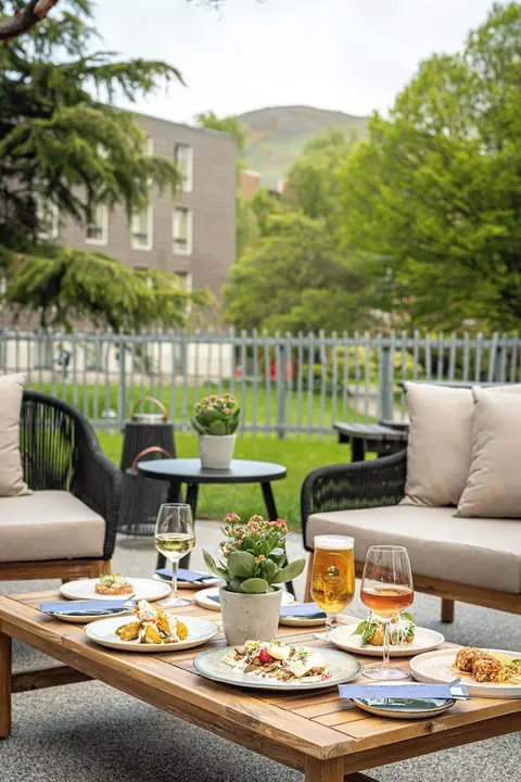 The Scholar, Food and drink