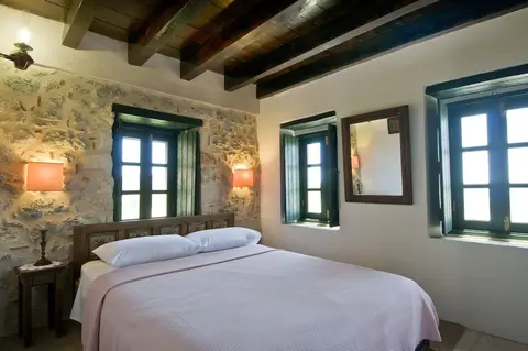 Ardamis, Room