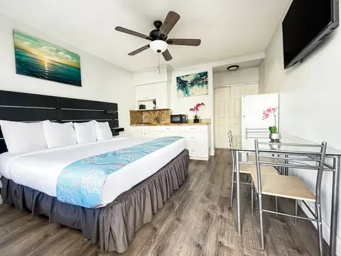Greniers, Room
