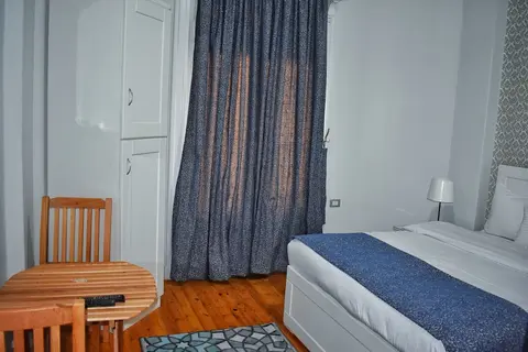 Columbia Hotel, Room