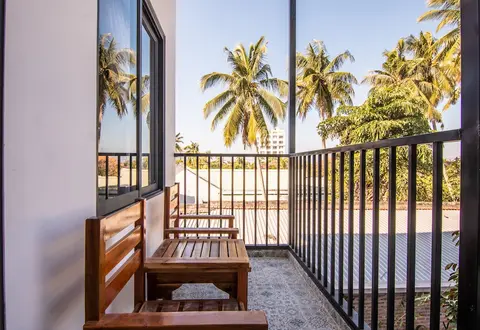 Aurora House, Balcony