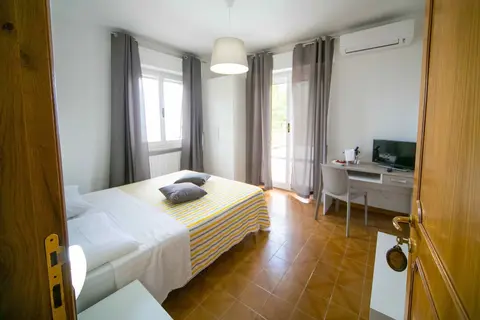 Primo Sole, Room