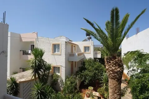Ilios 1 Central, Exterior