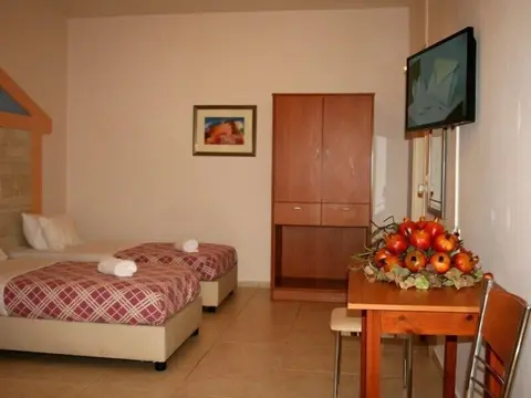 Ilios 1 Central, Room