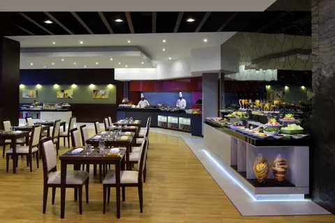 Millennium Central Downtown, Breakfast buffet
