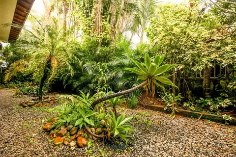 VOA Samuka Hotel, Garden