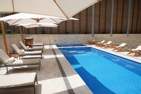 Pullman Lima San Isidro, Pool