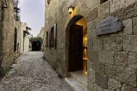 Camelot Traditional & Classic Hotel, Property entrance