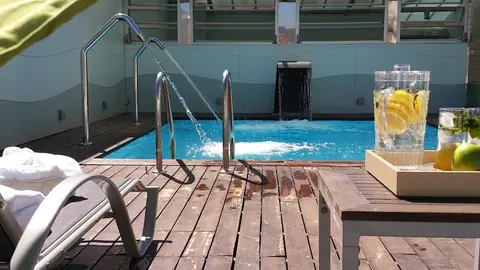 Ako Suite, Pool