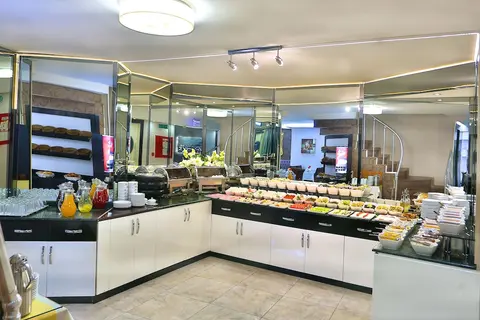Budo Hotel, Buffet