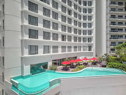 Novotel Suites Manila at Acqua, Pool