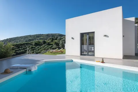 Chrisanthi Villas, Private pool