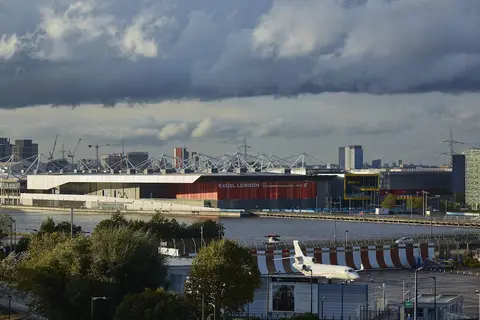 Courtyard by Marriott London City Airport, Exterior