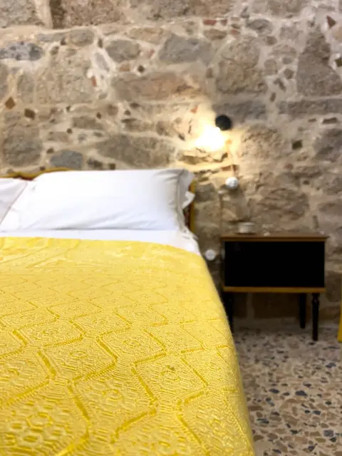 Canduleri, Room