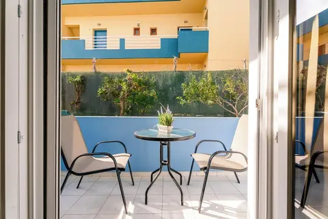 Emi Seaside, Balcony