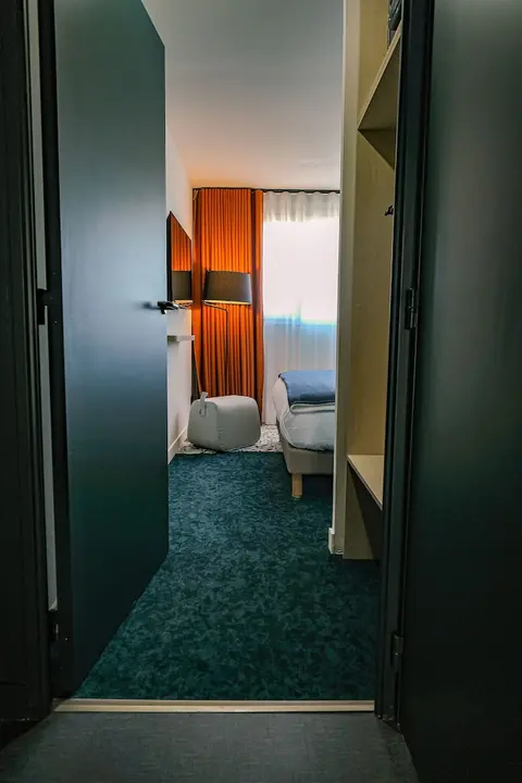 LIVE Hotels Bordeaux Lac, Interior entrance