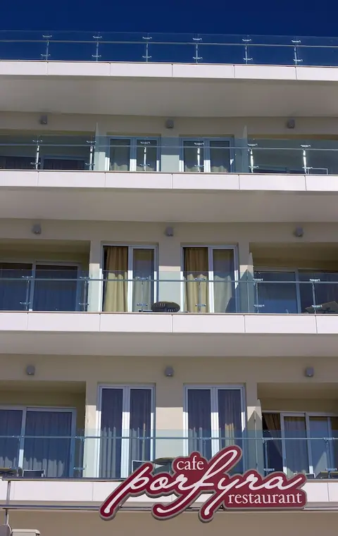 El Greco Hotel, Property grounds