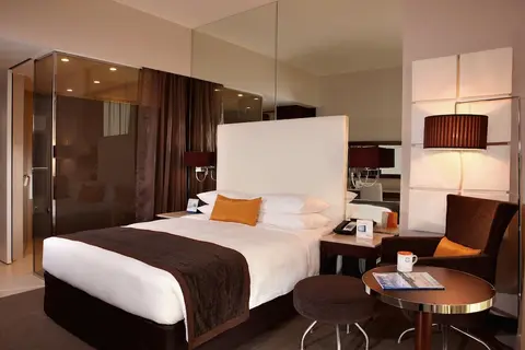 Centro Capital Centre, Room