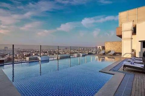 DoubleTree by Hilton Gurugram Baani Square, Pool