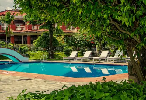 Pokhara Grande, Outdoor pool
