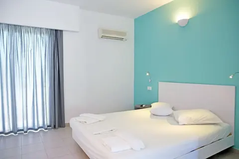 Hillside Studios & Apartments, Room