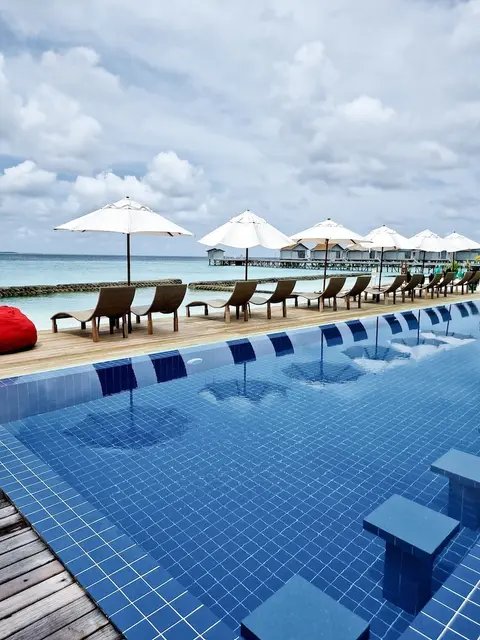 Centara Ras Fushi Resort & Spa Maldives, Pool