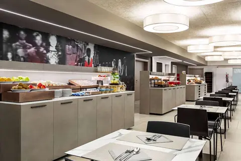 Amedia Milano - Trademark Collection by Wyndham, Breakfast area