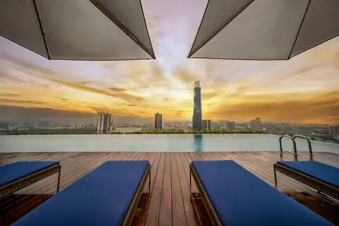 Capri By Fraser Bukit Bintang, Infinity pool