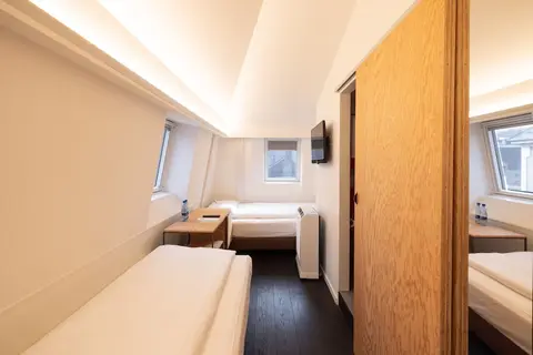 Fred Guest House Hauptbahnhof - Self Check-in, Room