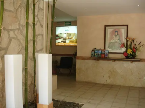 Hotel & Suites Nader, Interior entrance