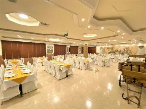 Silk Road Hotel, Restaurant