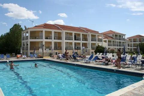 Village Inn Studios & Family Apartments, Pool