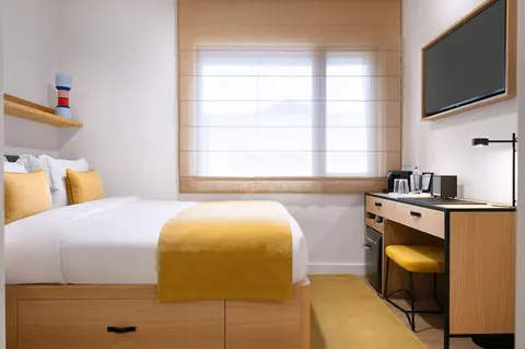 Hotel BFRESH - Pool - Fitness - Padel - By Oporto Collection - Private Parking, Room