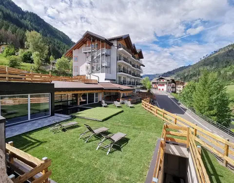 Active Alm Hotel, Exterior