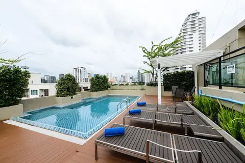 Ramada by Wyndham Bangkok Ten Ekamai Residences, Pool
