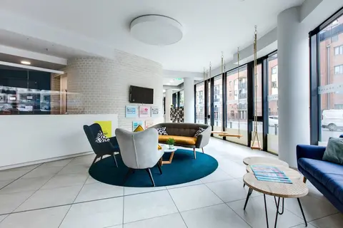 Yugo Kavanagh Court, Reception