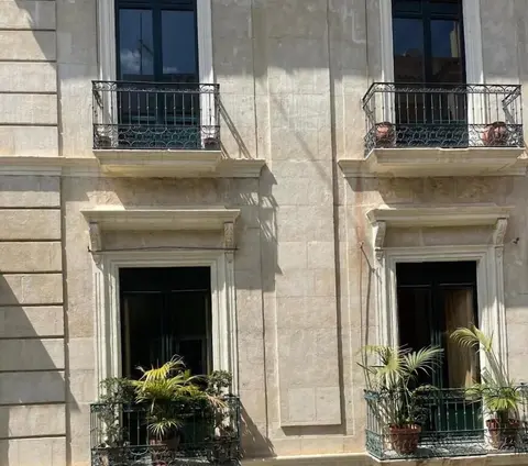 LC Hotel Urbano, Front of property