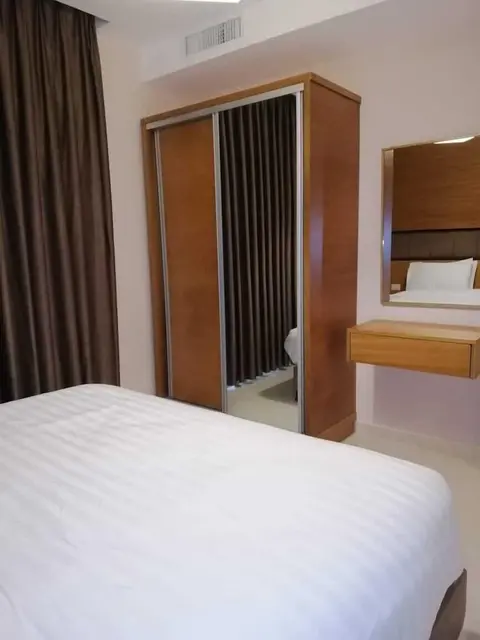 Big Ben Hotel Suites, 