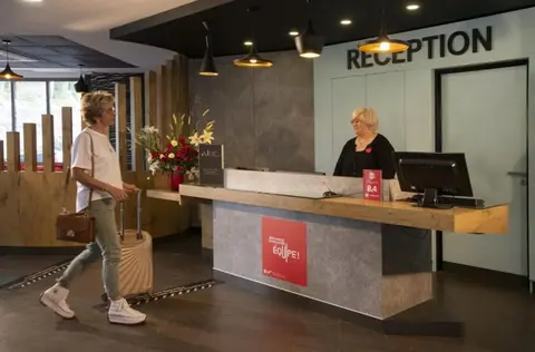 Hôtel Ibis Cannes Mouans Sartoux, Reception