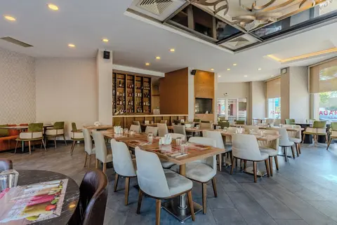 Ramada Plaza by Wyndham Izmir, Restaurant