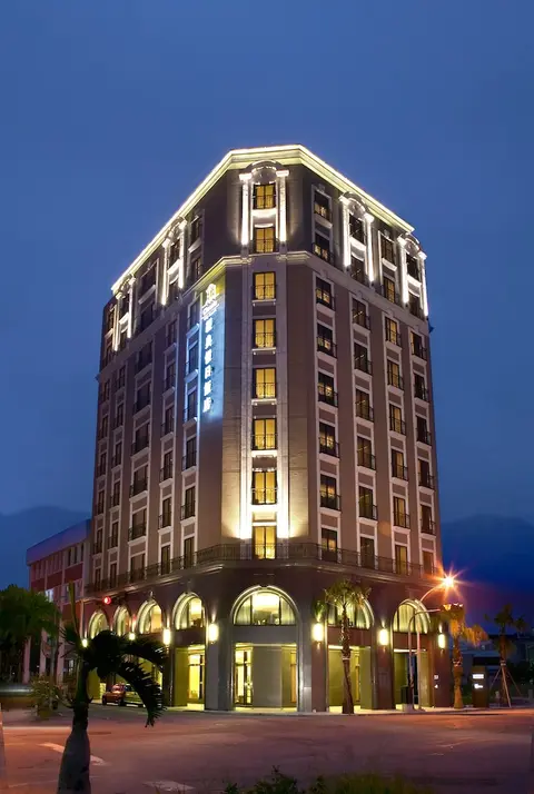 Classic City Resort, Front of property - evening/night