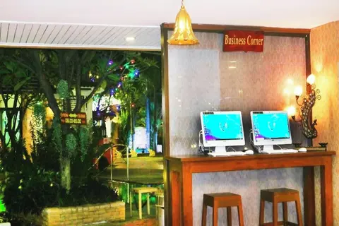 Aiyaree Place Hotel, Reception