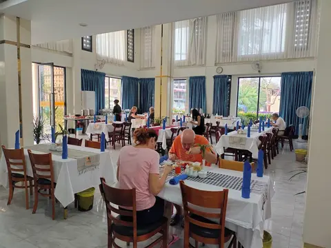 Sunny Hotel, 