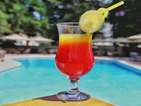 Campanile El Mechtel, Bar (on property)