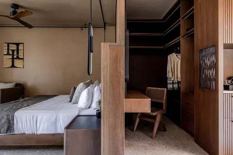 Pnoe Breathing Life, Room